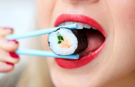 Non c'è sushi esotico nel menu della dieta giapponese, tutti i prodotti sono semplici e familiari. 